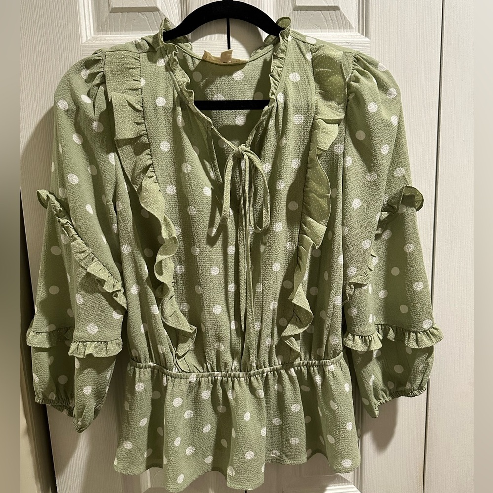 Sage Green Peplum Peasant Top w/ Ruffle Accent. Sz Medium. Cute for spring! 🌱🐢🌸🌻